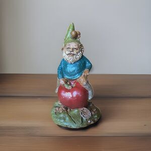 Tom Clark Gnome Sean on Apple Vintage 1988 Cairn Studio #29